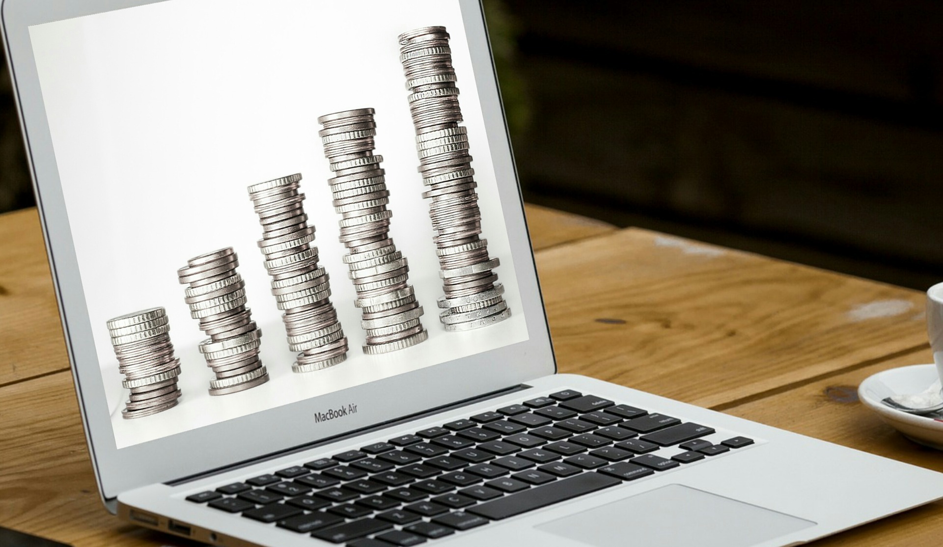 Bitcoin Dominance Plunges as Altcoins Turn Bullish