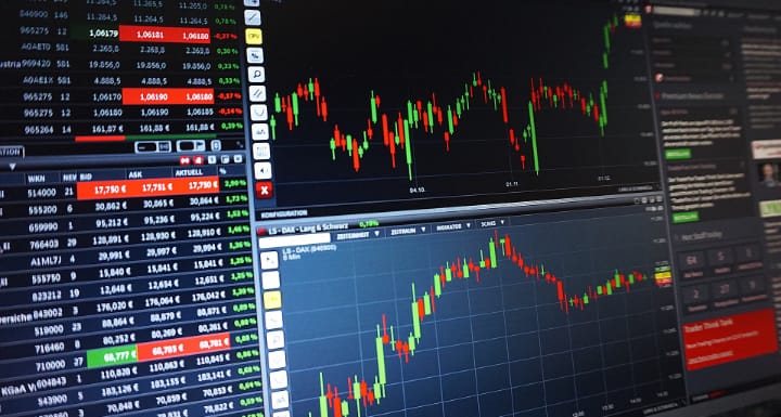 Stocks Drop as Powell Warns of Further Fed Rate Hikes
